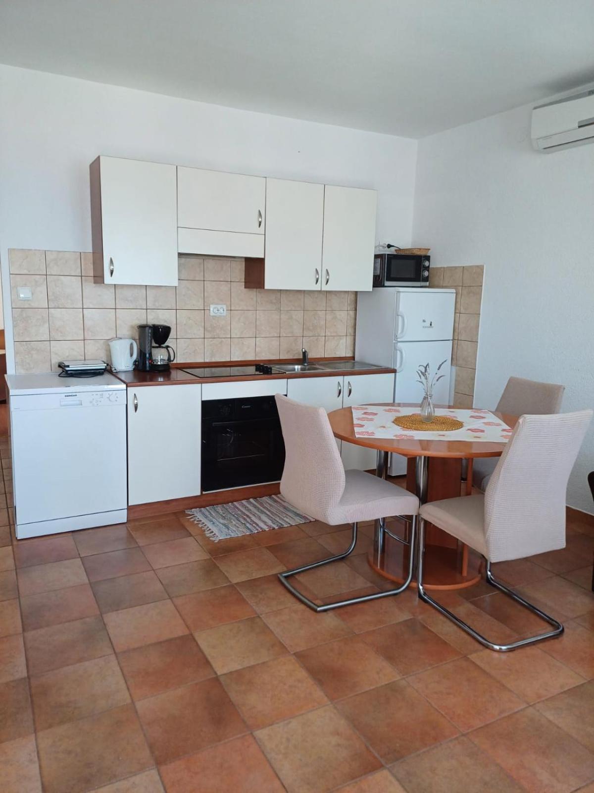 Apartmani Afrodita Crikvenica Ngoại thất bức ảnh